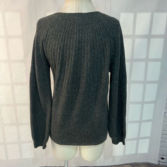 Loft Gray Rhinestone Floral Button Detail Ribbed Knit Sweater Size Medium - Picture 5 of 9